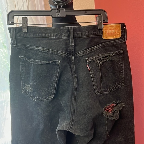 Levis 501 Button Fly Distressed Destroyed Levis Straight Leg 32 x 28 - Picture 5 of 9